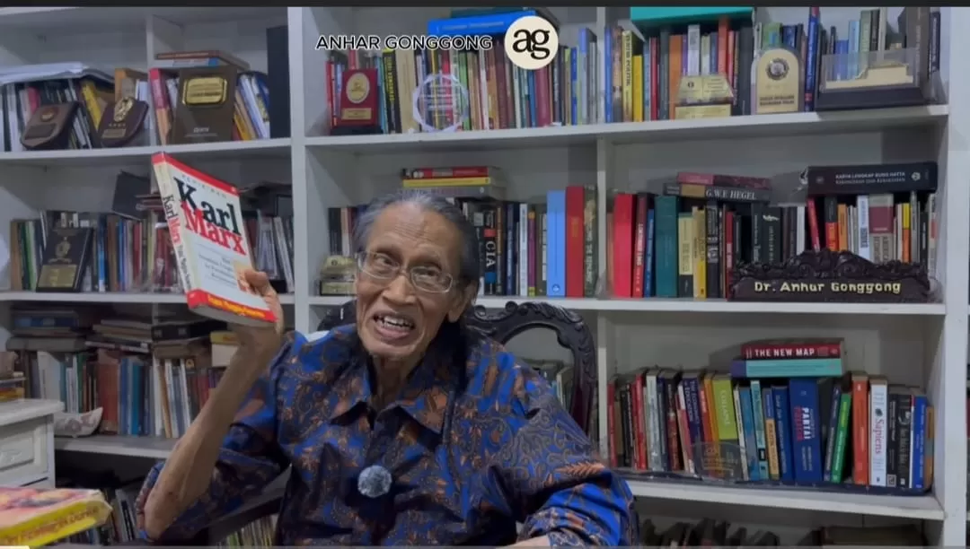 Sejarawan Anhar Gonggong soal polisi sita buku karya Franz Magnis Suseno yang kupas pemikiran Bapak Komunisme (Foto: YouTube/Anhar Gonggong)