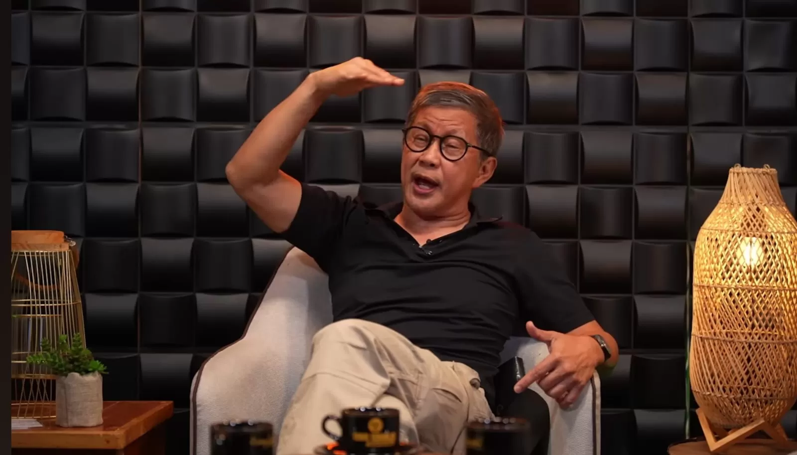 Rocky Gerung soal penunjukan M Qodari sebagai KSP oleh Presiden Prabowo (Foto: YouTube/Mahfud MD Official)