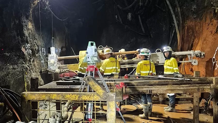 Proses pencarian korban longsor tambang Freeport. (PTFI)