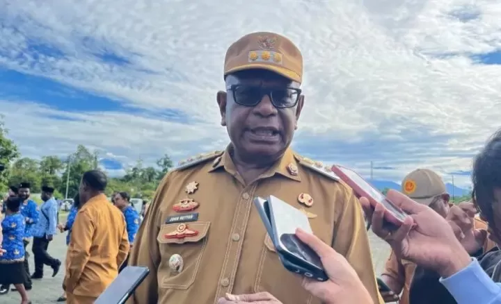 Bupati Mimika Johannes Rettob bersuara soal tragedi pekerja tambang Grasberg di Freeport (Istimewa)