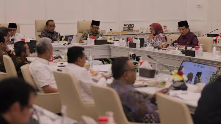 Menag Nasaruddin Umar dalam Rapat Tingkat Menteri Perencanaan Kartu Kesejahteraan dan Kartu Usaha di Jakarta, Jumat 26 September 2025. (Kemenag)