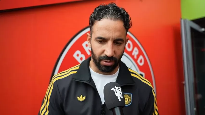 Ruben Amorim bela skema tiga bek usai MU kalah 1-3 dari Brentford (Foto: manutd.com)