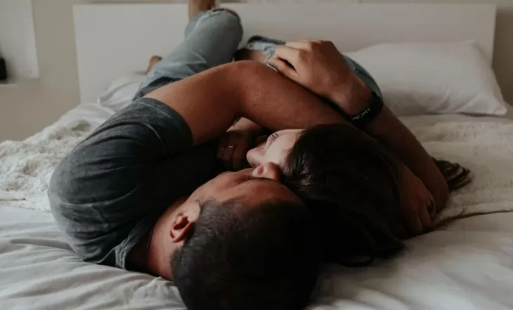 Ibu-ibu Bhayangkari gerebek oknum Perwira Polri selingkuh dengan istri rekan kerjanya di Polres Rohul. (Foto: Related.org.uk)