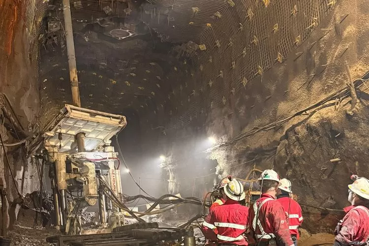 Tim penyelamat terus bekerja untuk mencari lima pekerja tambang Grasberg Freeport yang belum kunjung ditemukan. (PTFI)