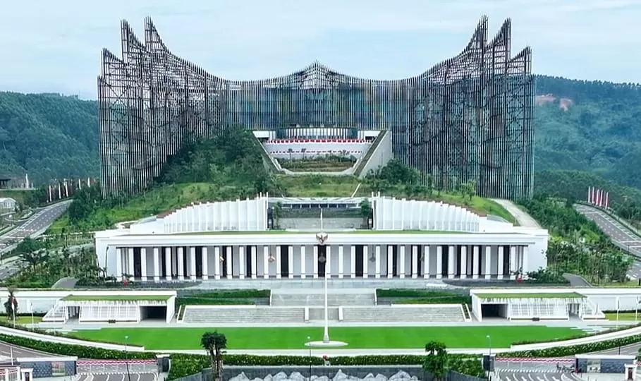 Laporan perkembangan pembangunan IKN untuk Ibu Kota Politik 2028 dilakukan Kepala OIKN, Basuki Hadimuljono ke Istana. (Instagram/otorita_ikn)