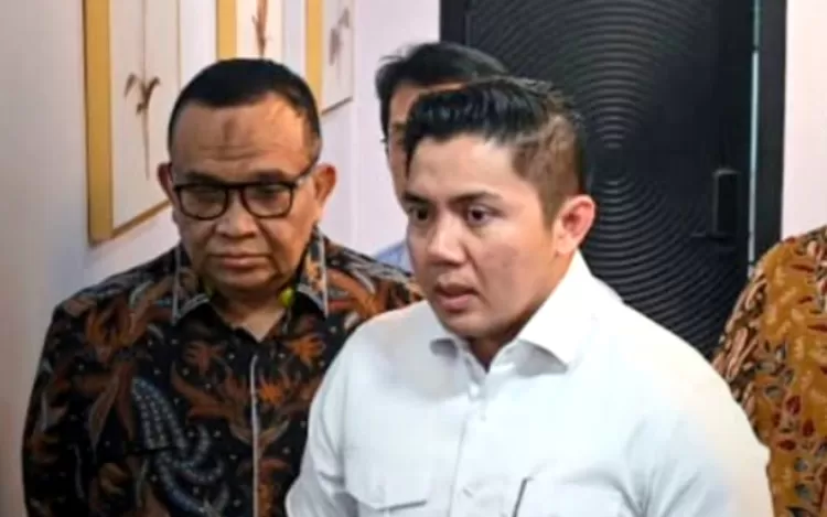 Seskab Teddy Indra Wijaya soal desakan penetapan bencana nasional di Sumatra (Instagram @sekretariat.kabinet)