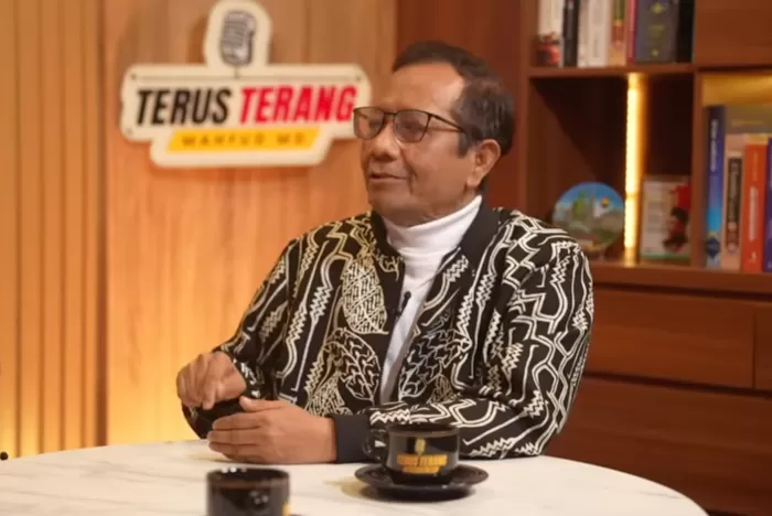 Dalam podcast Terus Terung mantan Menko Polhukam Mahfud MD melontarkan dukungan kepada Menkeu Purbaya yang menolak pemerintah bayar utang ke China untuk pembangunan kereta cepat. (Terus Terang)