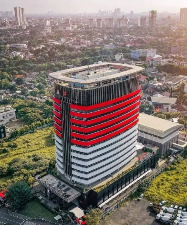 Tampak Gedung Merah Putih KPK yang berada di kawasan Kuningan, Jaksel. KPK masih menyelidiki kasus dugaan korupsi mesin EDC BRI. (Humas KPK)