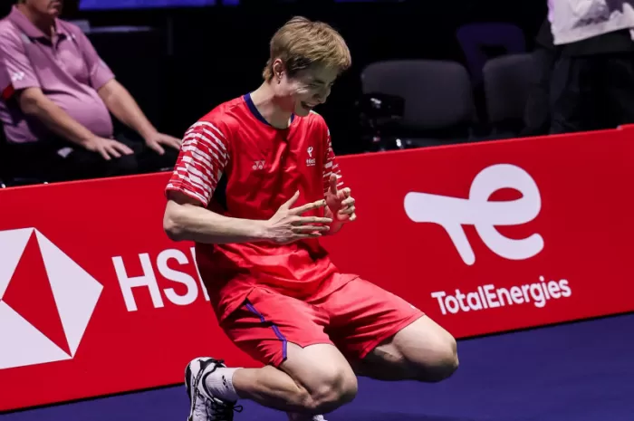Shi Yu Qi harus mengakui keunggulan Jonatan Christie dalam final tunggal putra Denmark Open 2025. (BWF)