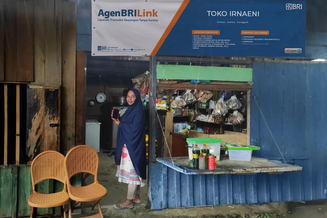 Irnaeni, agen BRILink di Kampung Nawa Mulia, Kabupaten Jayapura. (Foto: BRI)