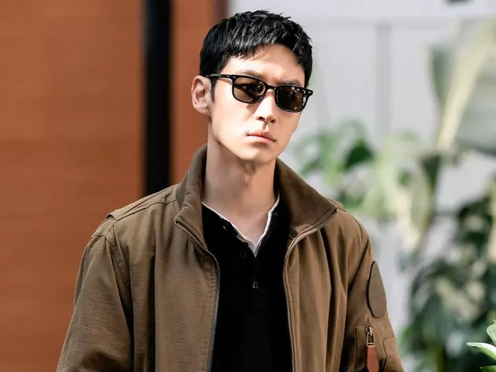 Lee Je Hoon dalam drama Taxi Driver 3 (foto: dok. SBS)