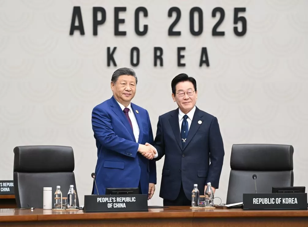 Presiden China Xi Jinping (kiri) menerima ucapan selamat dari Presiden Korea Selatan untuk rencana penyelenggaraan KTT APEC 2026 di Shenzhen. (Xinhua)