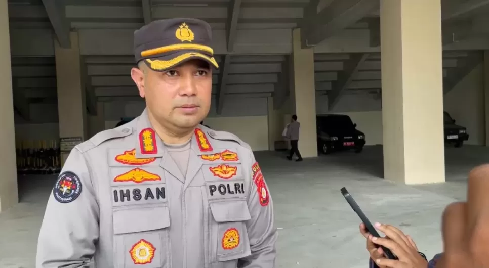 Kabid Humas Polda DIY Kombes Ihsan menjelaskan perkembangan penyelidikan kecelakaan kereta api di Prambanan, Sleman. (Humas Polda DIY)