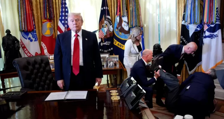 Gordon Finlay pingsan di Oval Office saat Trump pidato. (YouTube Diario AS)