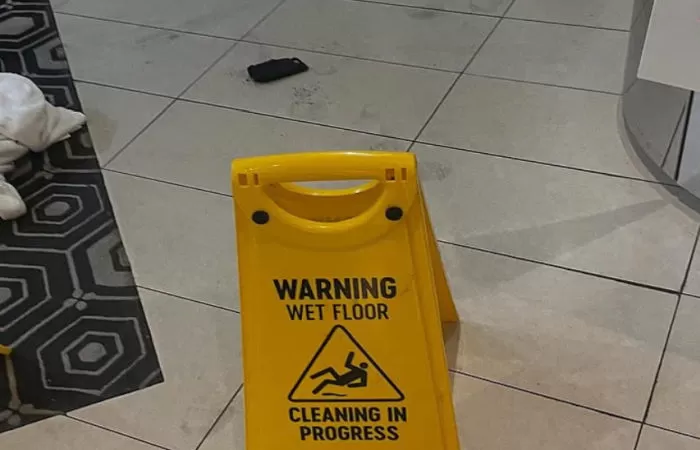 Power bank meledak di Bandara Melbourne sebabkan 150 penumpang Qantas dievakuasi (Foto: Instagram/@leannetonkes)