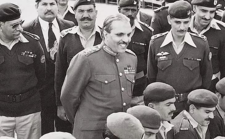 Presiden Pakistan Muhammad Zia Ul Haq -tengah- pernah terlibat dalam perang di 10 November 1945 di Surabaya. (Foto: Indonesia-Pakistan)