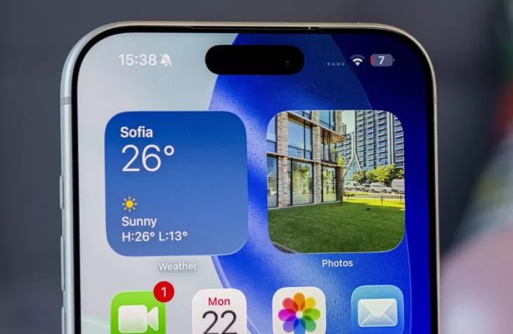 Rumor menyebut Apple memperbarui kamera selfie pada iPhone 18 mendatang. (Foto: GSM Arena)