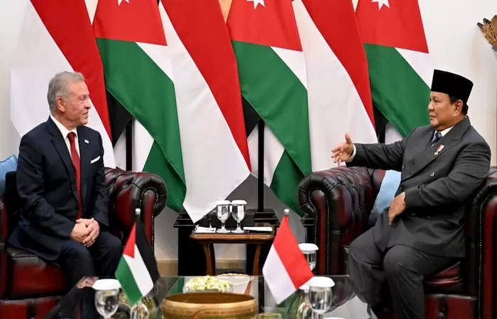 Momen keakraban Presiden Prabowo Subianto dan Raja Abdullah II Ibn Al Hussein (Foto: BPMI Setpres RI)