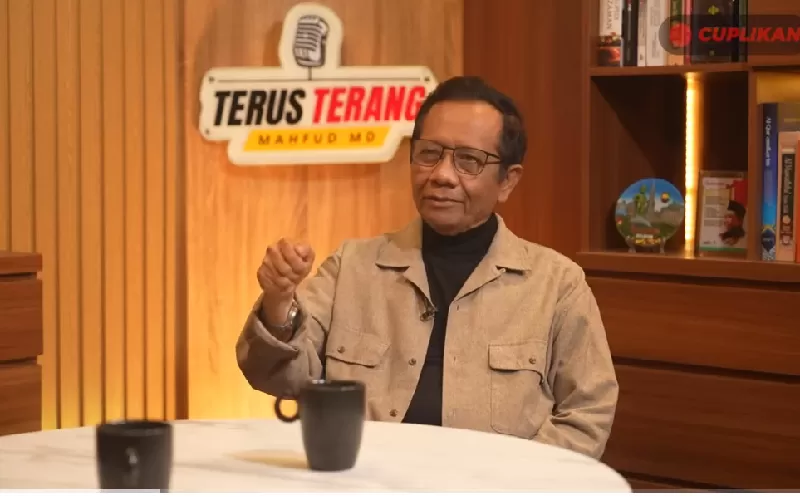 Mantan Menkopolhukam Mahfud MD bahas putusan MK larang anggota Polri isi jabatan sipil. (KONTEKS.CO.ID/tangkapan layar Mahfud MD Official)