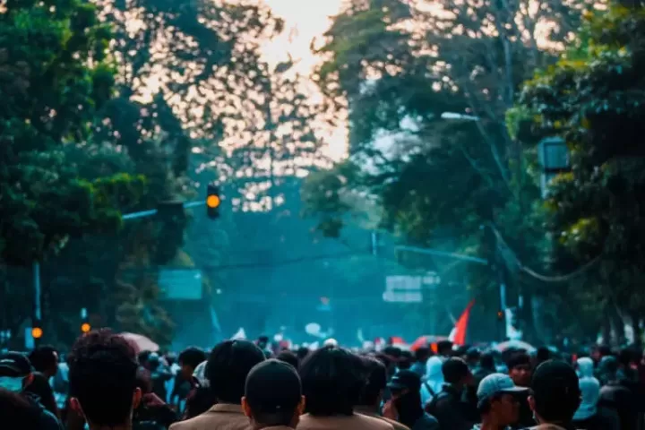 Suasana jelang Demo 19 November di Gambir, polisi mulai melakukan pengaturan lalu lintas dan mengimbau warga mencari jalan alternatif demi hindari kemacetan. (pixabay.com)