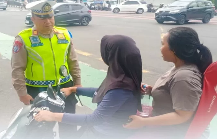 Pengendara motor tanpa helm terjaring Operasi Zebra 2025 (Foto: Instagram/@poldametrojaya)