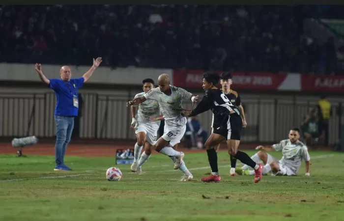 Persib Bandung bidik kemenangan atas Dewa United saat bentrok pada Jumat, 21 November 2025 (Foto: persib.co.id)