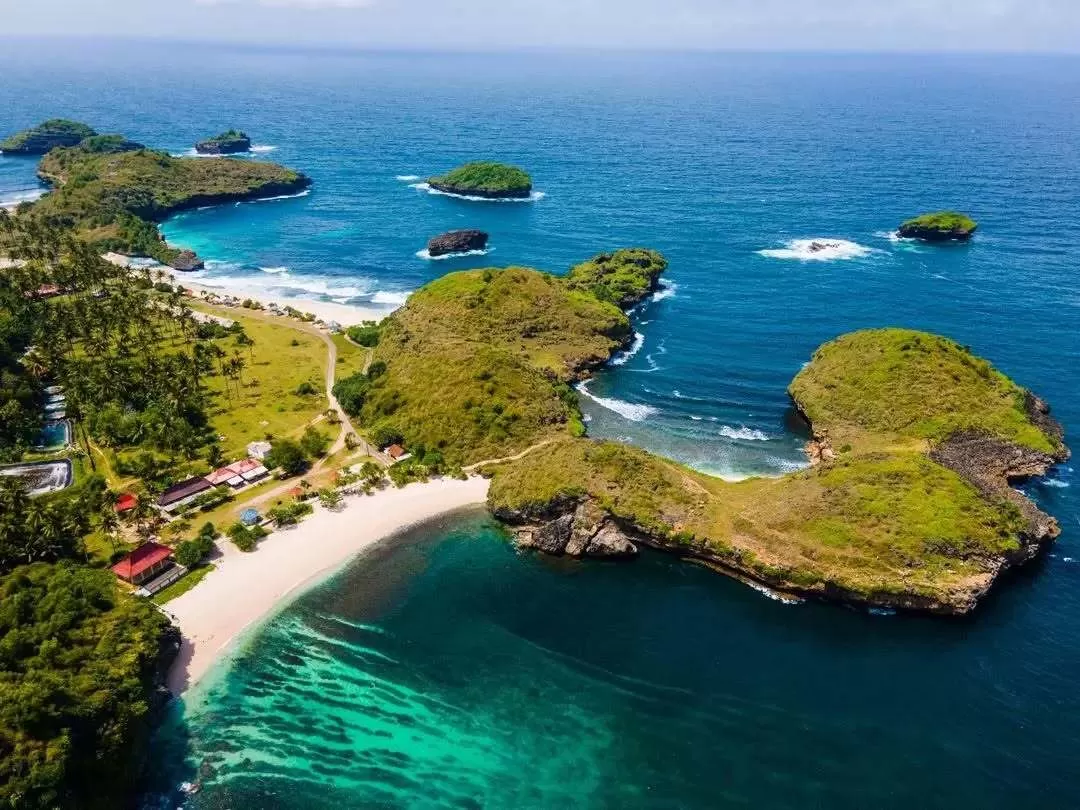 Mau private beach murah? Inilah 4 pantai hidden gem Pacitan yang masih sepi dan super eksotis! (instagram.com/pacitanku)