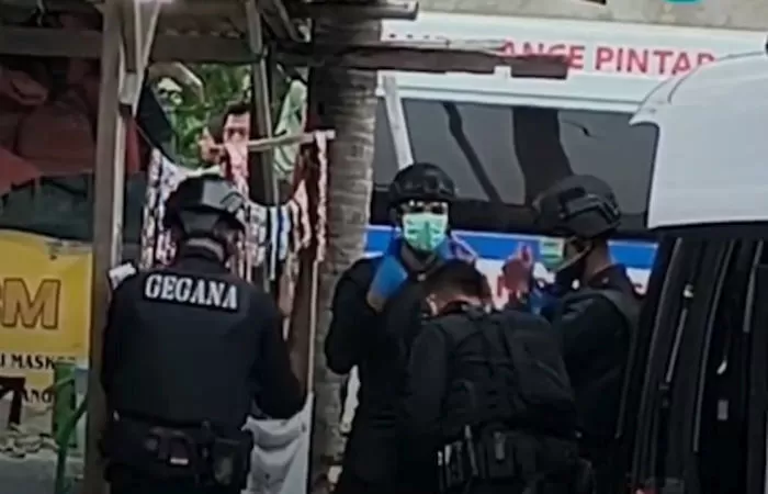 Tim Gegana Polri tiba di lokasi ledakan mortir di Babelan, Bekasi (Foto: Instagram/@infobekasi)