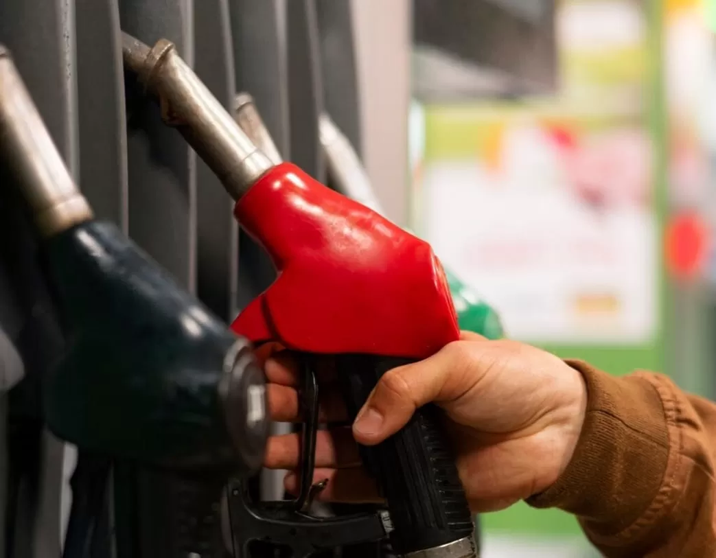 Anggota DPR soroti praktik kecurangan BBM subsidi mulai dari barcode ganda hingga mobil mewah gunakan solar. (freepik/freepik)