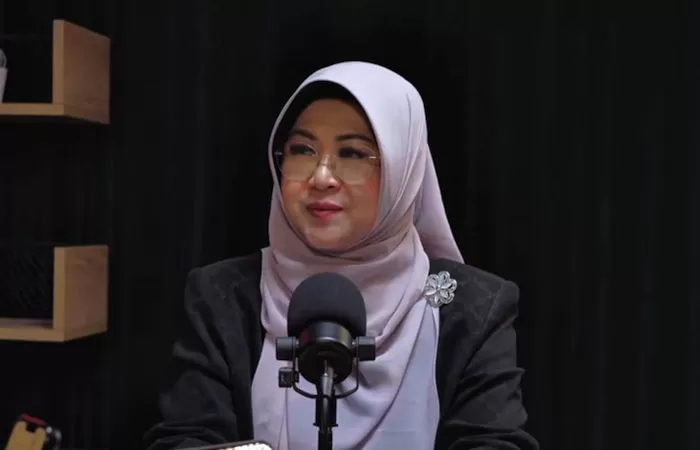   Dokter Tifa bongkar arah pemeriksaan kasus tudingan ijazah palsu Jokowi (Foto: YouTube/Bambang Widjojanto)