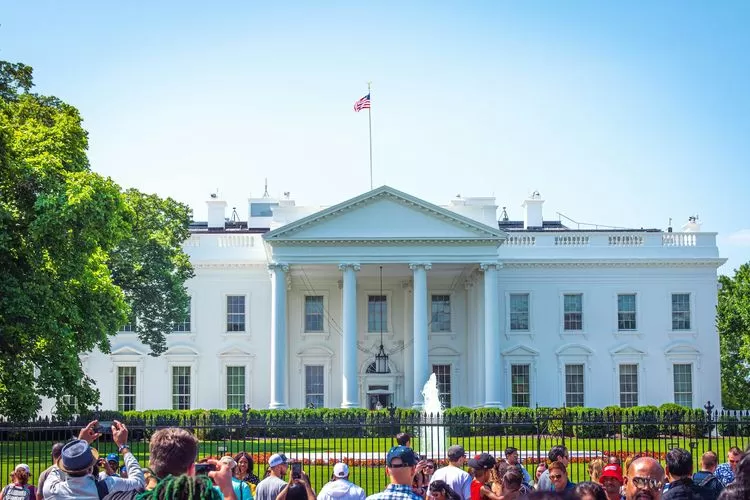 Ilustrasi Gedung Putih di Washington DC, Amerika Serikat. (UNSPLASH/KRISTINA VOLGENAU)