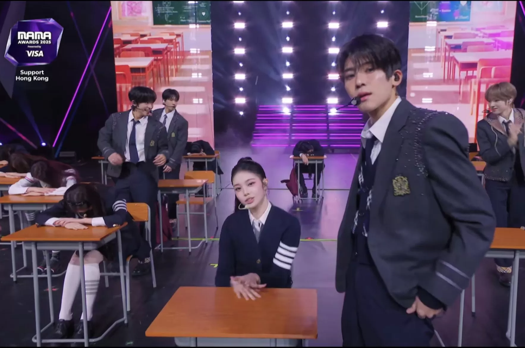 NCT WISH dan Hearts2Hearts perform di MAMA Awards 2025 (foto: x.com/kchartsmaster)