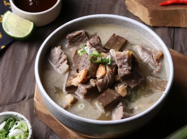 Coto Makassar, kuliner tradisional khas Tanah Daeng yang rasanya paling autentik (Foto: Pexels/Muallim Nur)