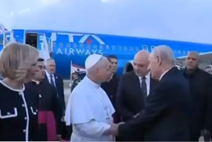 Paus Leo saat di Beirut, Lebanon, dalam kunjungan kerja tiga hari yang menitikberatkan perdamaian kawasan. (Foto: Tangkapan layar X.com)