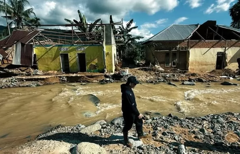 Atta Halilintar turun ke lokasi Banjir Sumatera. (Instagram @attahlilintar) 