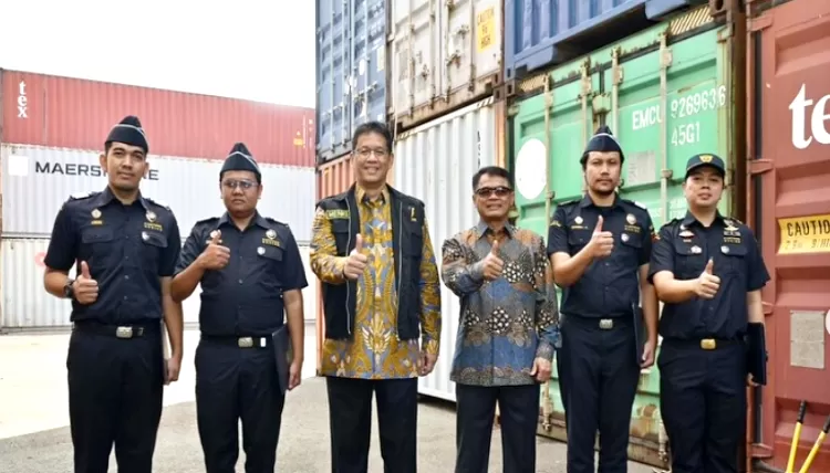 Dirjen Bea Cukai angkat suara soal penggeledahan Kejagung terkait kasus ekspor sawit.&nbsp;(Instagram @beacukairi)