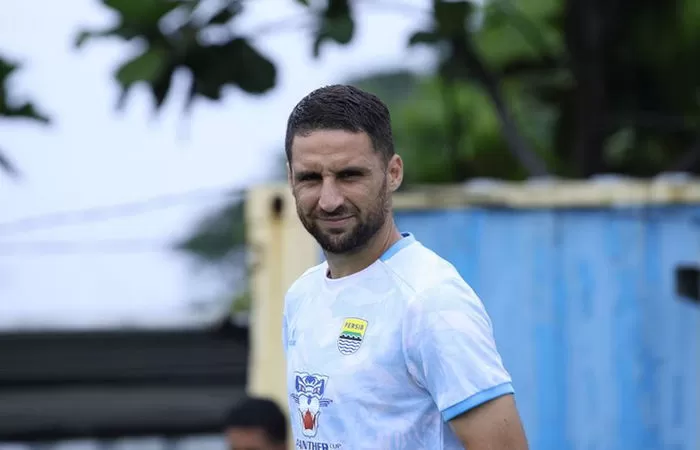 Gelandang Persib asal Argentina, Luciano Guaycochea (Foto: persib.co.id)