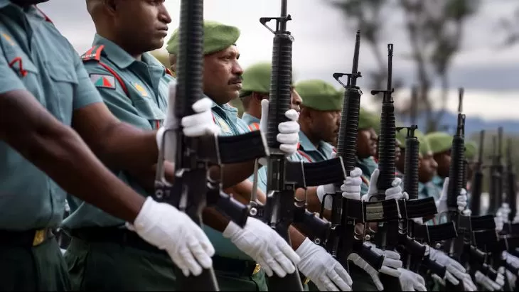 Pasukan Pertahanan Papua Nugini atau PNGDF diusulkan akan menjaga zona penyanggah bersama TNI. (Foto: ABC News)