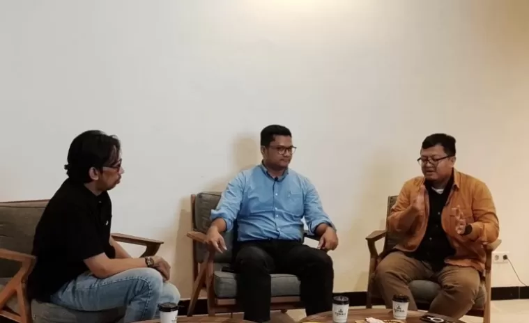 Nailul Huda (kanan) dalam diskusi Menteng Club &nbsp;Economic Outlook 2026 di Cikini, Jakarta, Kamis, 4 Desember 2025.