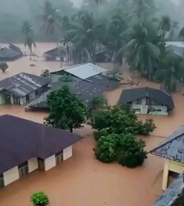 BNPB menyebut jumlah korban meninggal dunia bencana di Sumatra terus bertambah. Kini nyaris 1000 orang (Foto: X.com sa)