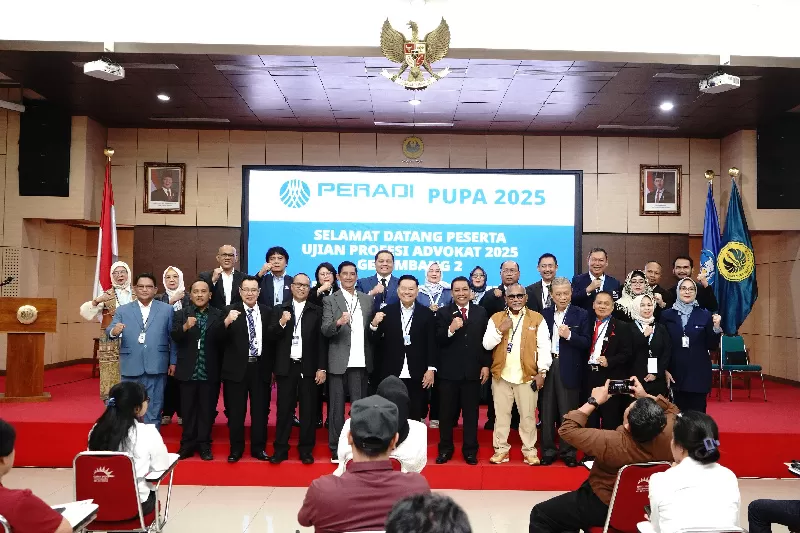 Prof Otto Hasibuan dan jajaran pengurus Peradi meninjau pelaksanaan UPA di UNJ. (KONTEKS.CO.ID/Ist)