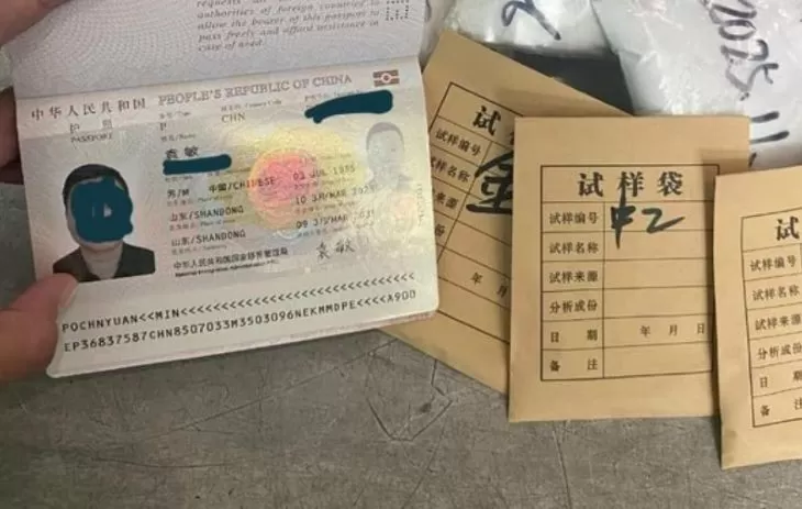 Satgas Terpadu memperlihatkan barang bukti WNA China berupaya menyelundupkan serbuk nikel di Bandara Khusus PT Indonesia Weda Bay Industrial Park atau IWIP Weda Bay. (Foto: Ist)