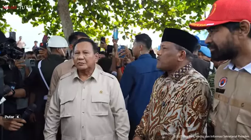 Presiden Prabowo tinjau lokasi banjir di Bireun, Aceh (Foto: YouTube/Sekretariat Presiden)
