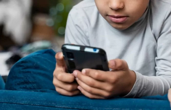 Menkomdigi, Meutya Hafid ancam PSE bandel jika biarkan anak di bawah umur lolos akses (Foto: Ilustrasi/Freepik)