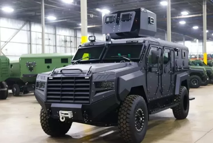 Kendaraan monster Roshel Senator buatan Kanada yang dipesan Donald Trump akan digunakan ICE dan Kemlu AS. (Foto: Carscoops)
