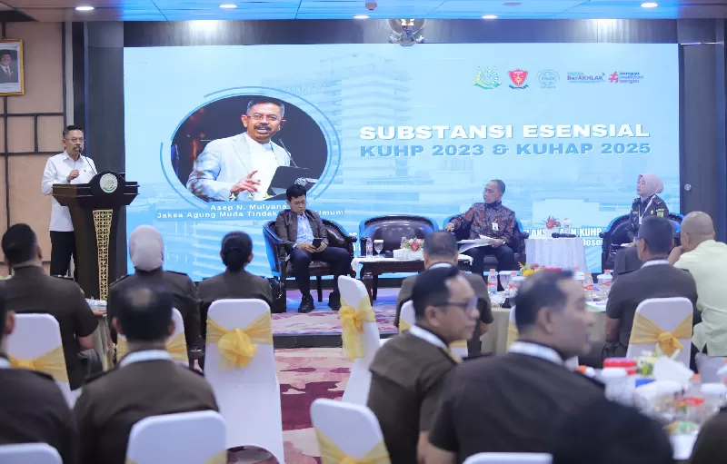 Plt Wakil Jaksa Agung Prof Asep N Mulyana memberikan key  note speech  dalam FGD KUHP dan KUHAP di Kejagung. (KONTEKS.CO.ID/Dok. Kejagung)