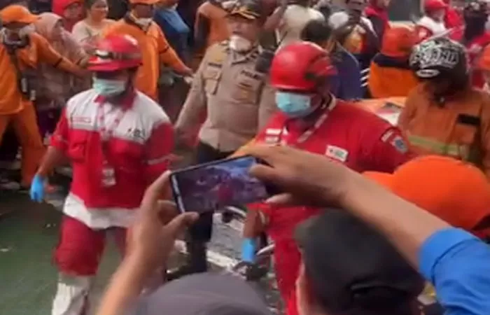 Korban tewas akibat kebakaran di Gedung Terra Drone, Kemayoran bertambah jadi 22 orang (Foto: Instagram/@jakut.info)