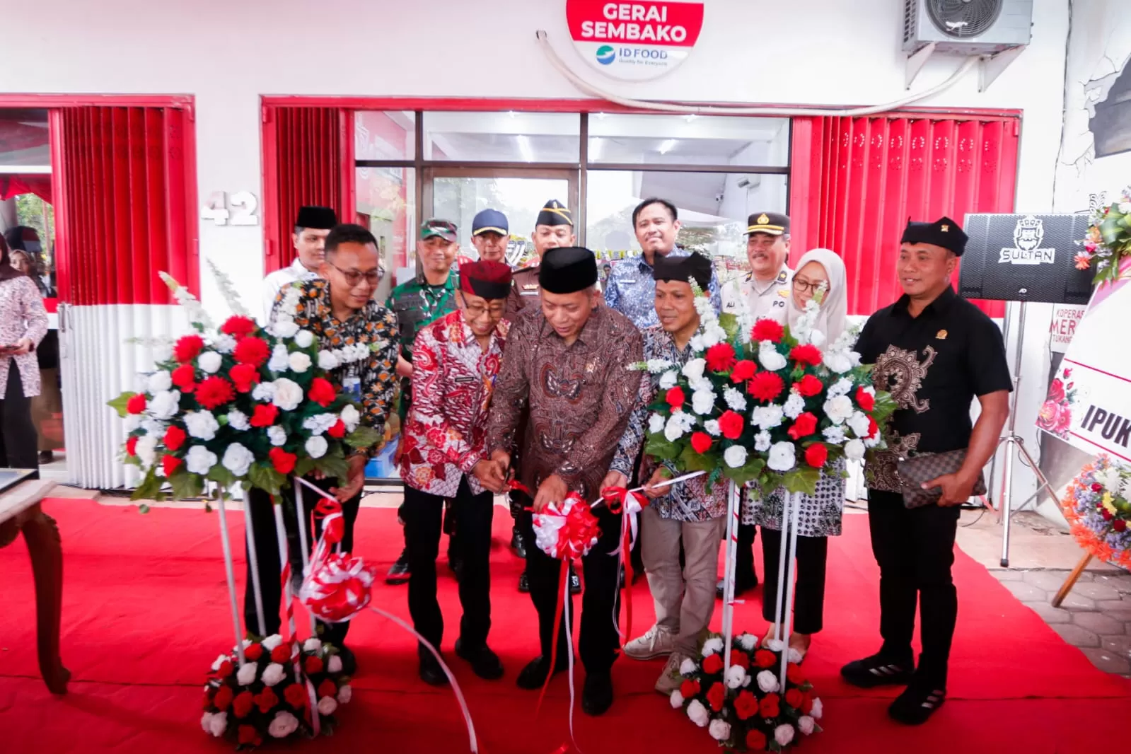 Menteri Koperasi Ferry Juliantono resmikan Koperasi Merah Putih Kelurahan Tukangkayu, Banyuwangi (Foto: Kemenkop)