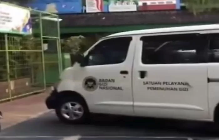 Mobil pengangkut MBG tabrak sejumlah siswa SD di Cilincing, Jakarta Utara saat melaksanakan apel pagi (Foto: Instagram/@jakut.info)