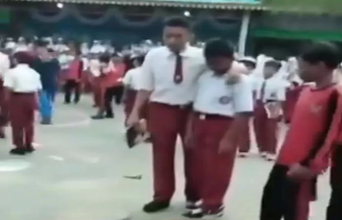Belasan siswa SDN 01 Kalibaru, Cilincing, Jakarta Utara ditabrak mobil pengangkut MBG (Foto: Instagram/@jakut_info)
